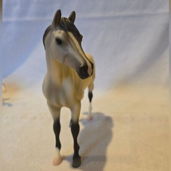 #9103 Classics 2010 World Equestrian Games Three-Horse Set - Picture 4 of 16